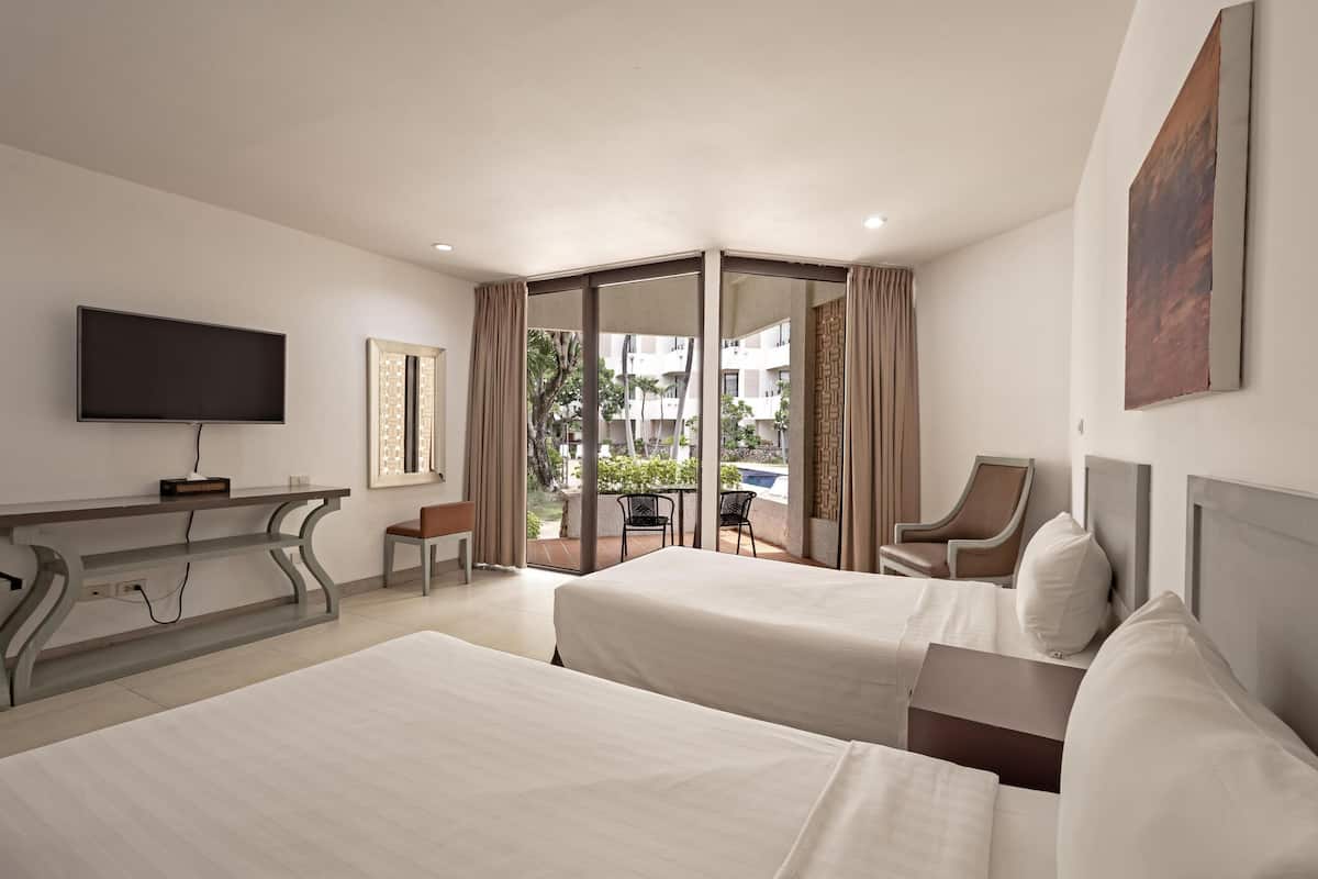 Premier Garden Access Twin | Desk, iron/ironing board, rollaway beds, free WiFi
