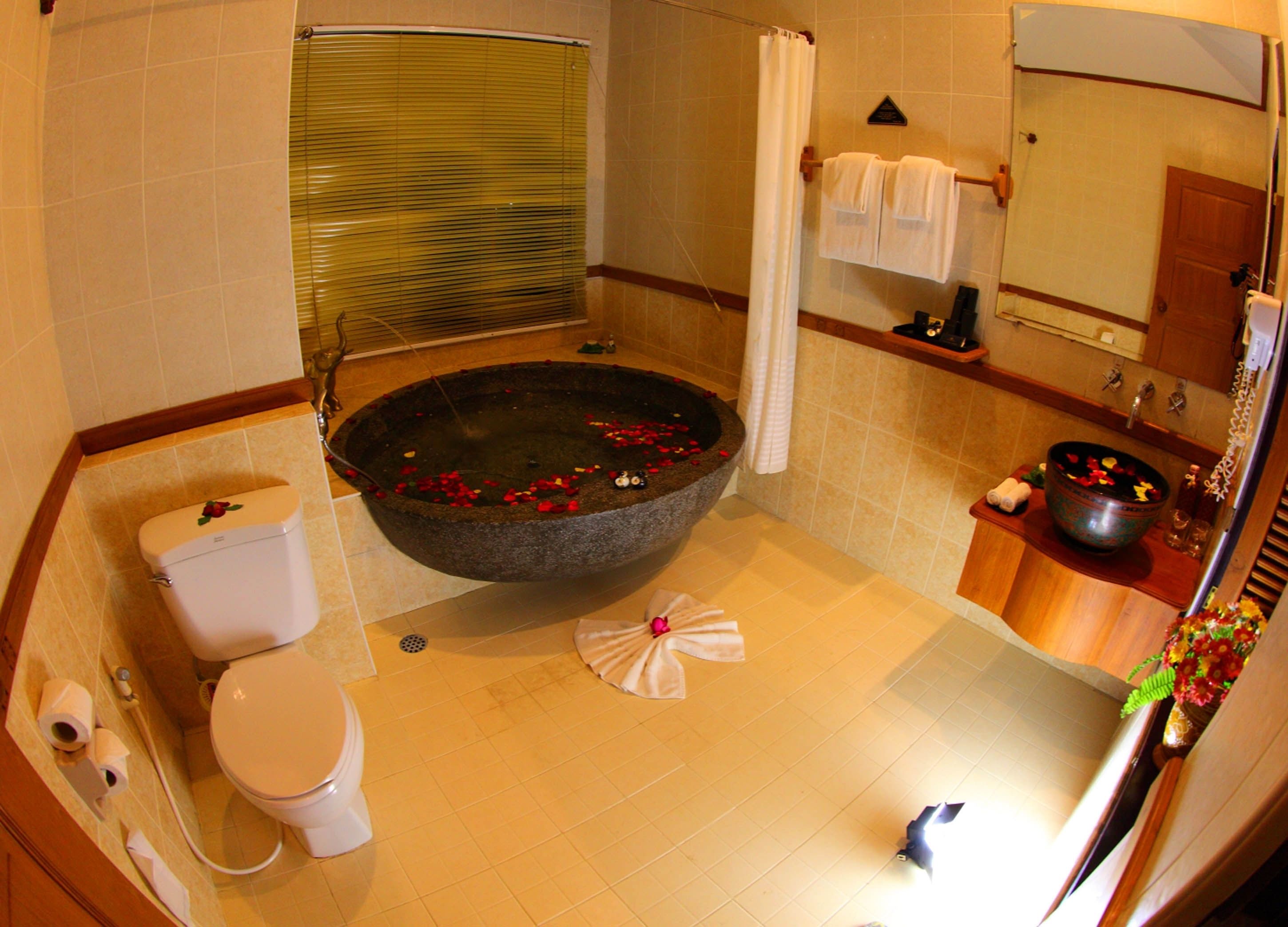 amazing suite | bathroom | shower, rainfall showerhead, free toiletries, hair dryer
