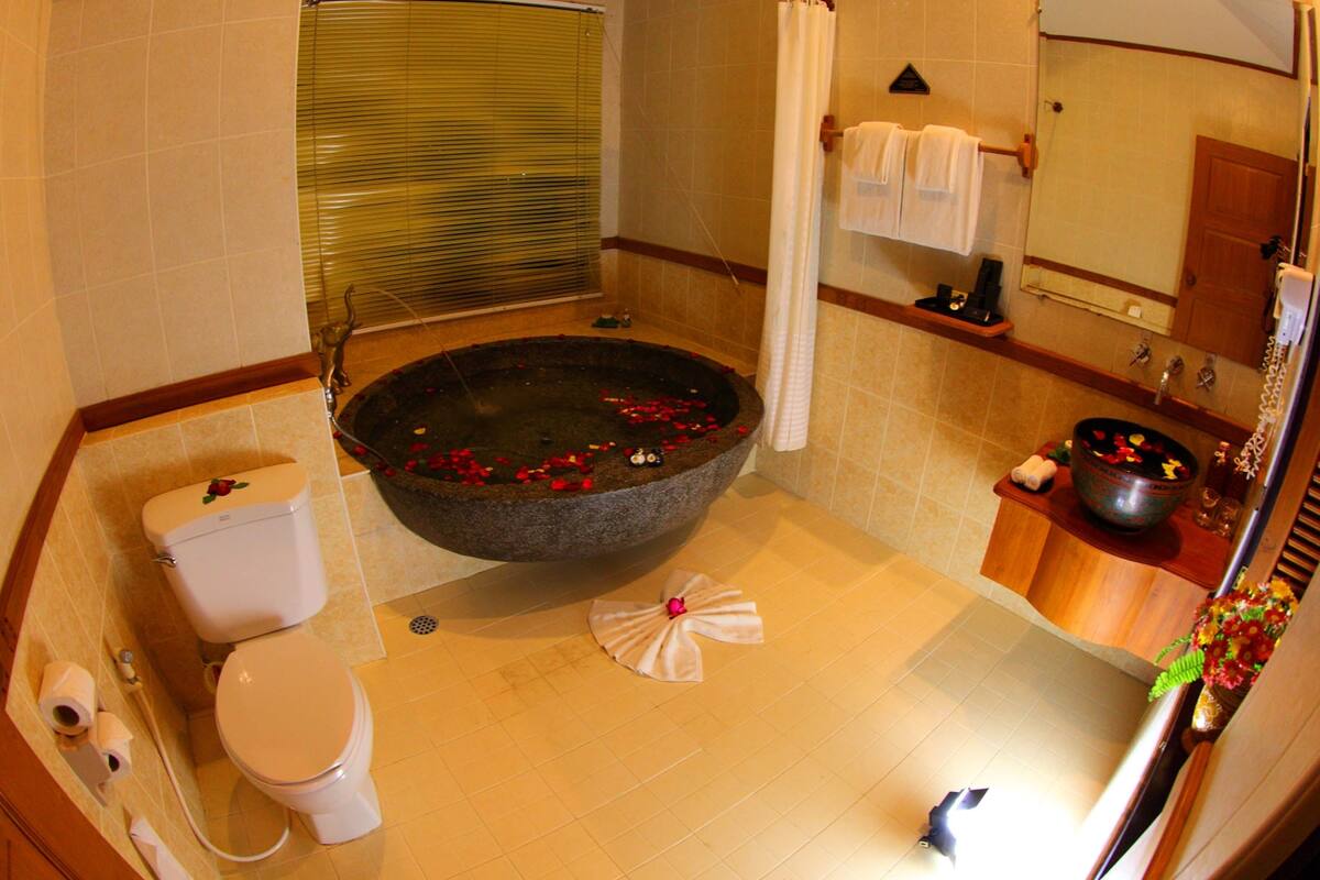 amazing suite | bathroom | shower, rainfall showerhead, free toiletries, hair dryer