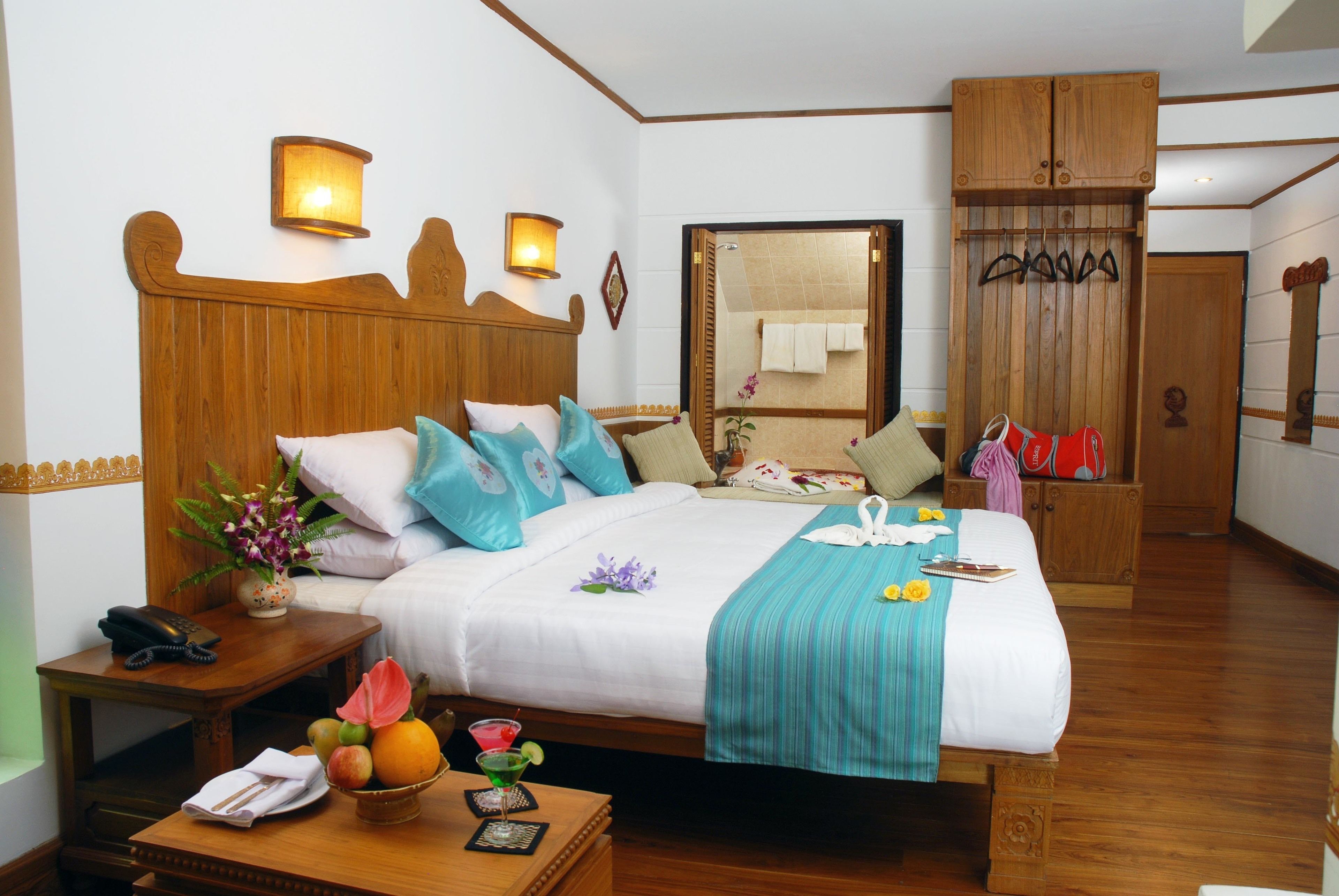 suite | minibar, in-room safe, desk, iron/ironing board