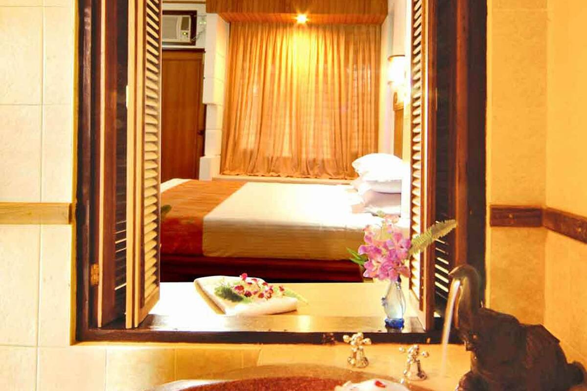 amazing suite | minibar, in-room safe, desk, iron/ironing board