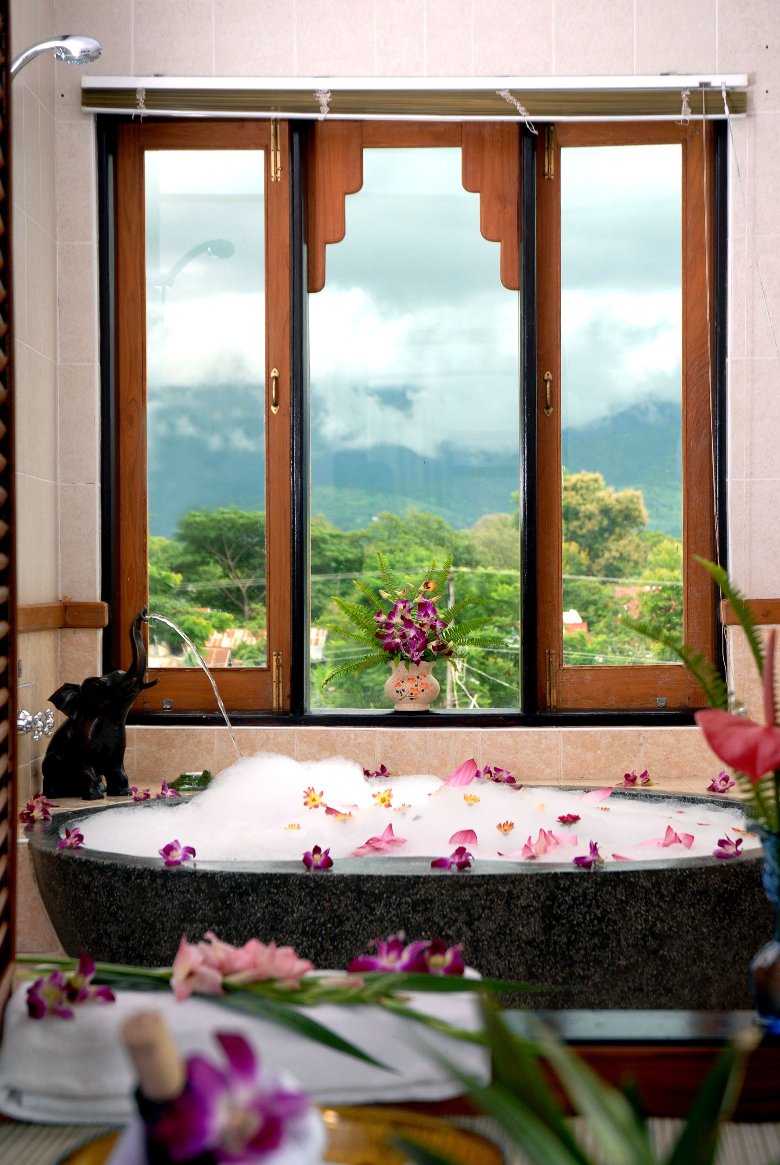 amazing suite | bathroom | shower, rainfall showerhead, free toiletries, hair dryer