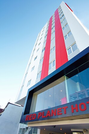 Front of property - Monoloog Hotel Makassar (Makassar)
