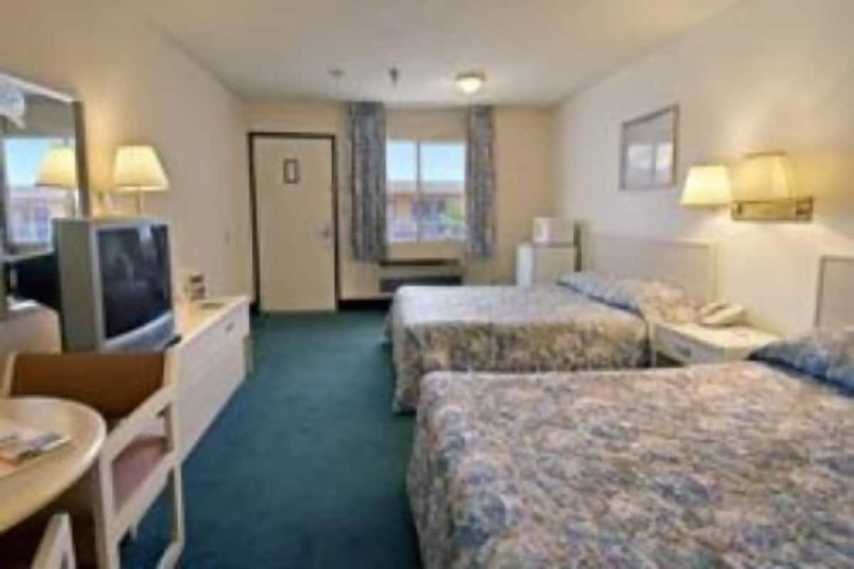 Standard Room, 2 Double Beds | Desk, laptop workspace, iron/ironing board, free WiFi