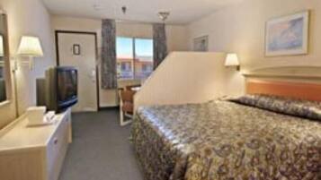 Standard Room, 1 Queen Bed | Desk, laptop workspace, iron/ironing board, free WiFi