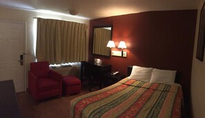 Desk, laptop workspace, iron/ironing board, free WiFi - Hilltop Inn & Suites (Victorville)