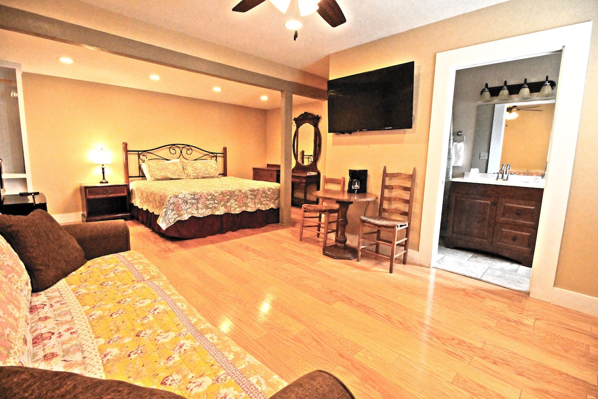 Deluxe Room, 1 King Bed with Sofa bed | Living area | Flat-screen TV