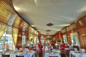 Breakfast, lunch, dinner served; international cuisine - Paramount Inle Resort (Nyaungshwe)