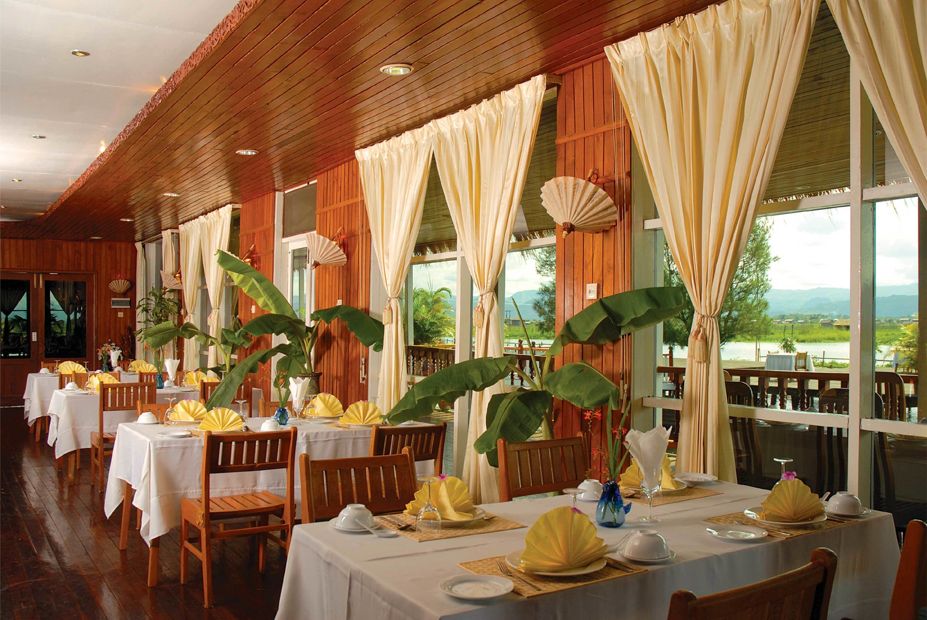 breakfast, lunch, dinner served; international cuisine