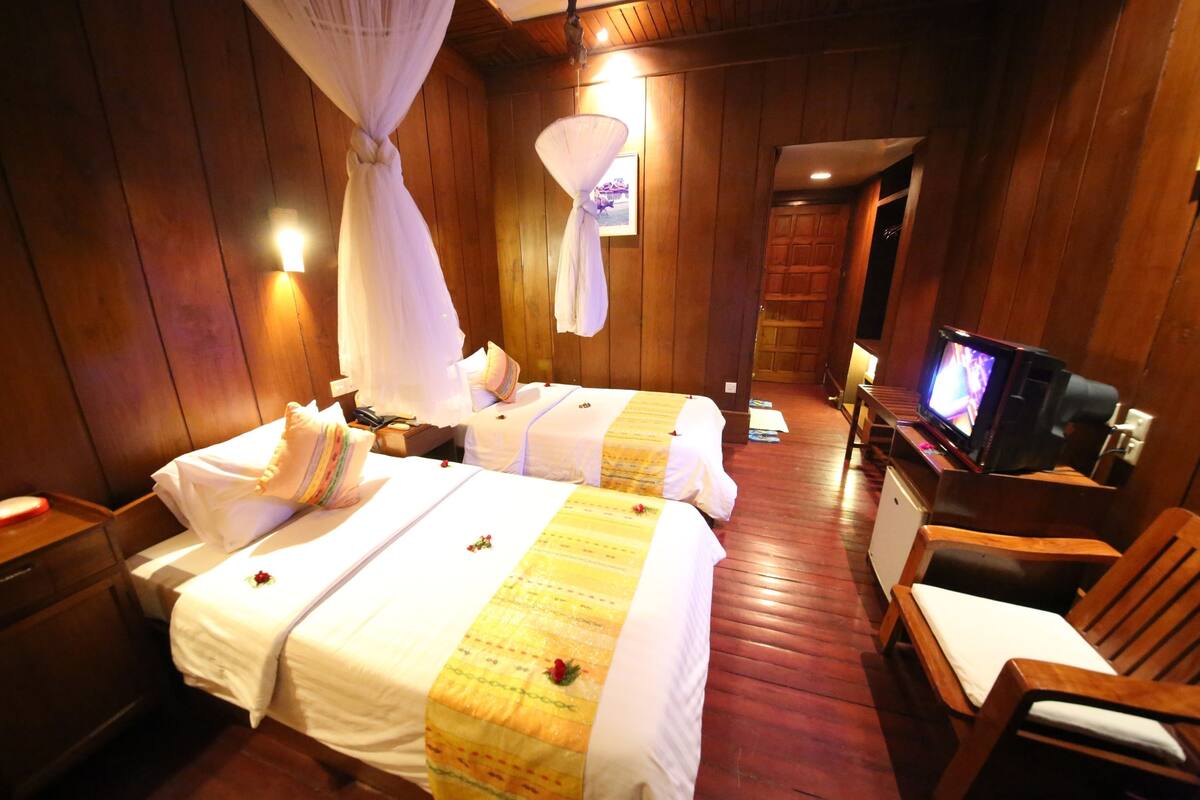 superior room | minibar, in-room safe, individually decorated, individually furnished