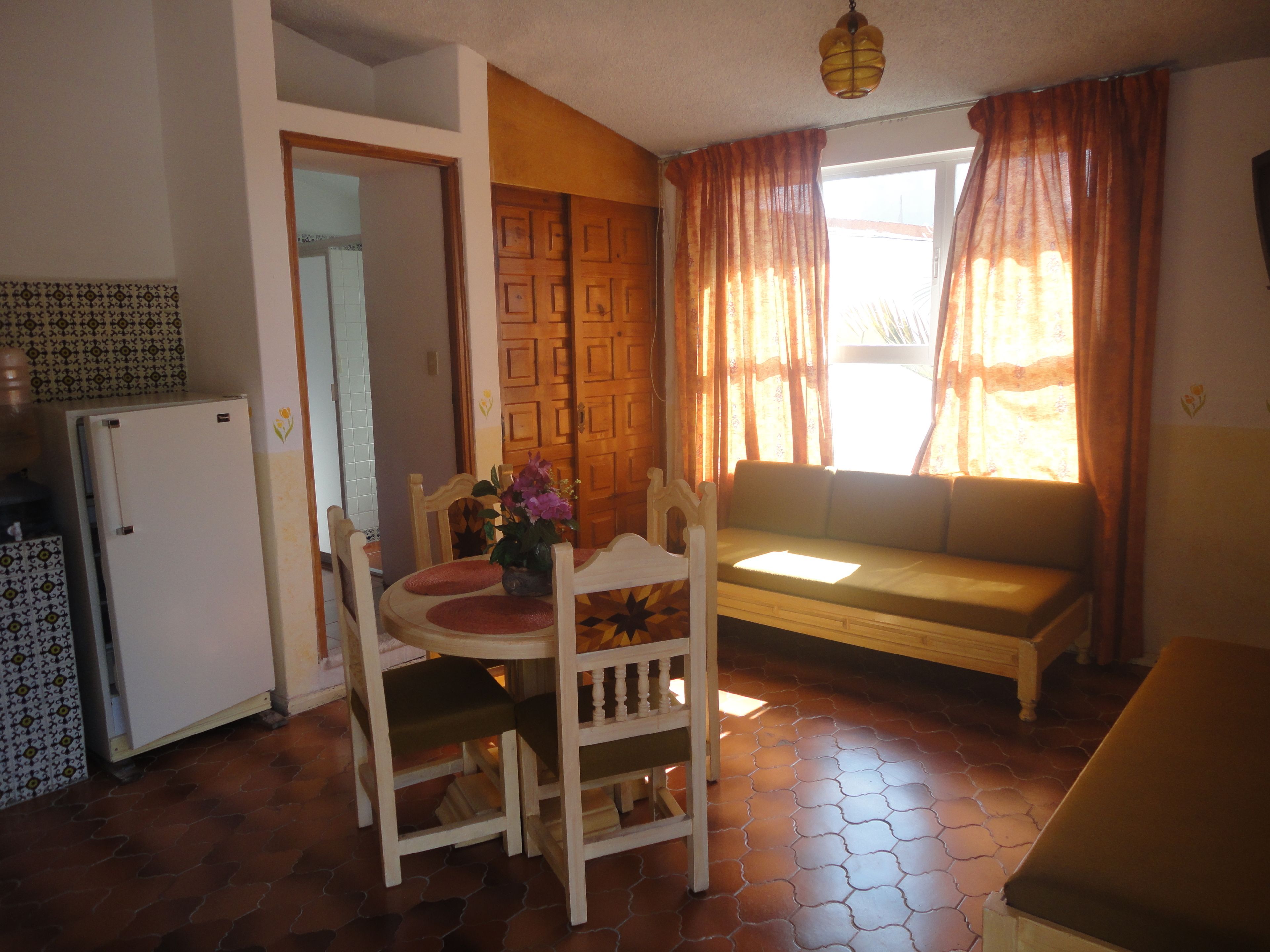 double room | living area | 21-inch tv with cable channels