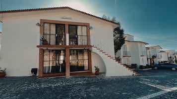 Villa (Junior)