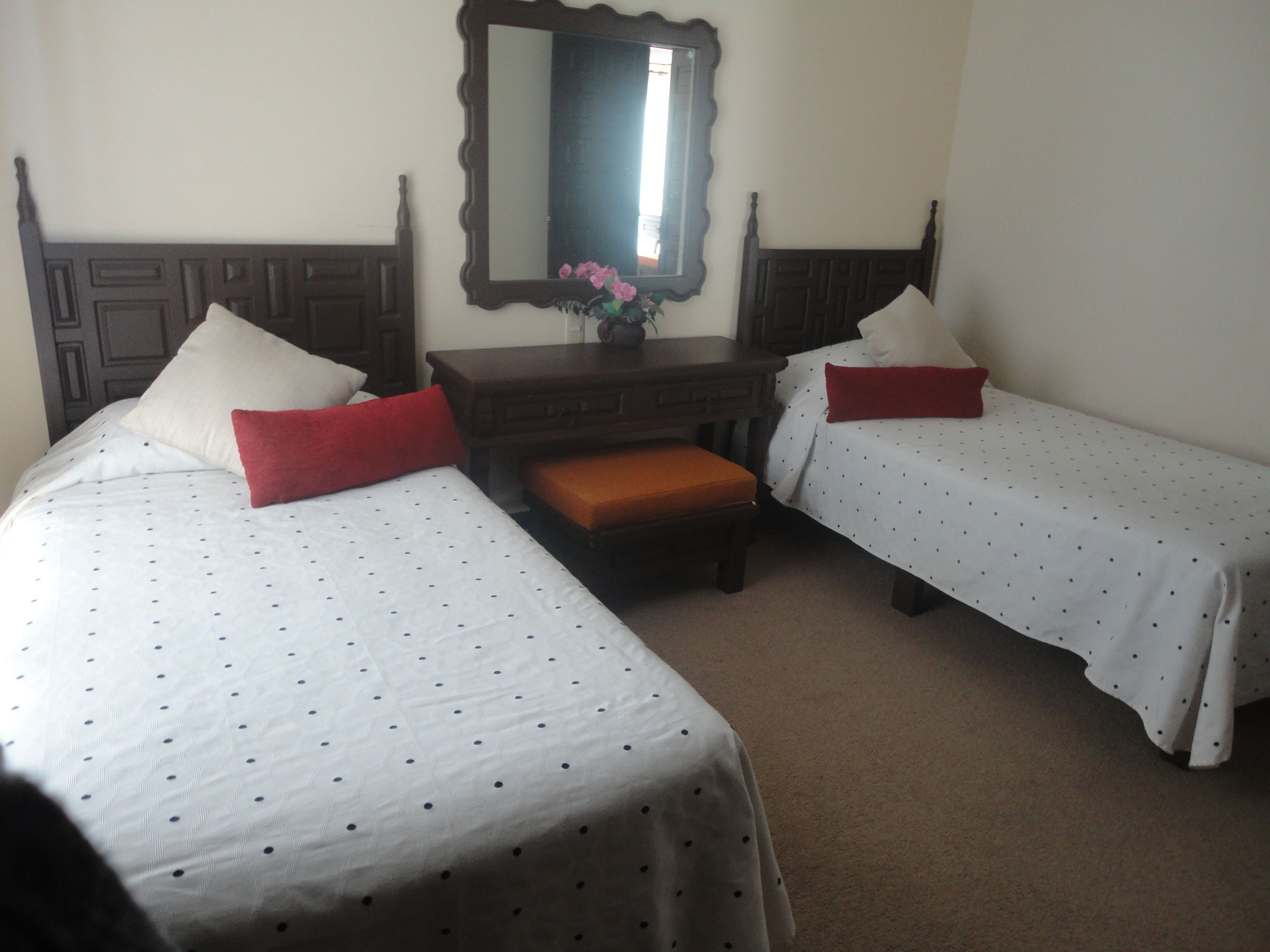 1 bedroom, desk, free wifi