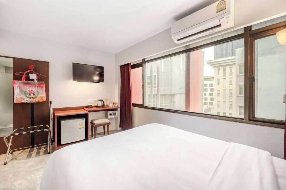 In-room safe, desk, blackout curtains, free WiFi