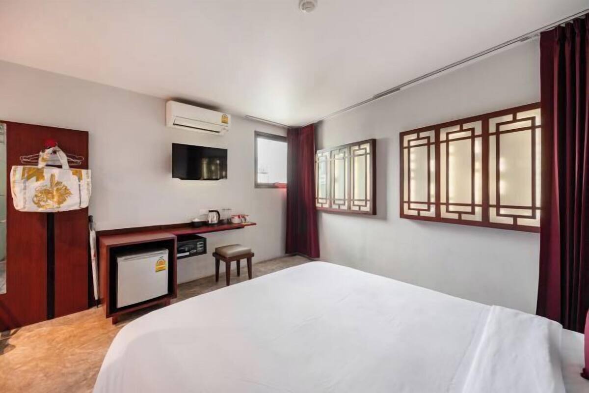 In-room safe, desk, blackout curtains, free WiFi