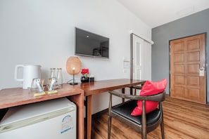 Habitación Deluxe doble | Caja fuerte, escritorio, cortinas opacas y wifi gratis