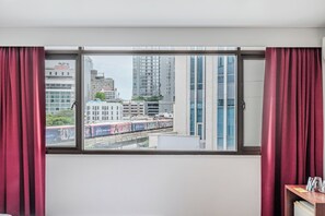 Deluxe Twin Room | City view - Ruamchitt Plaza Hotel (Bangkok)