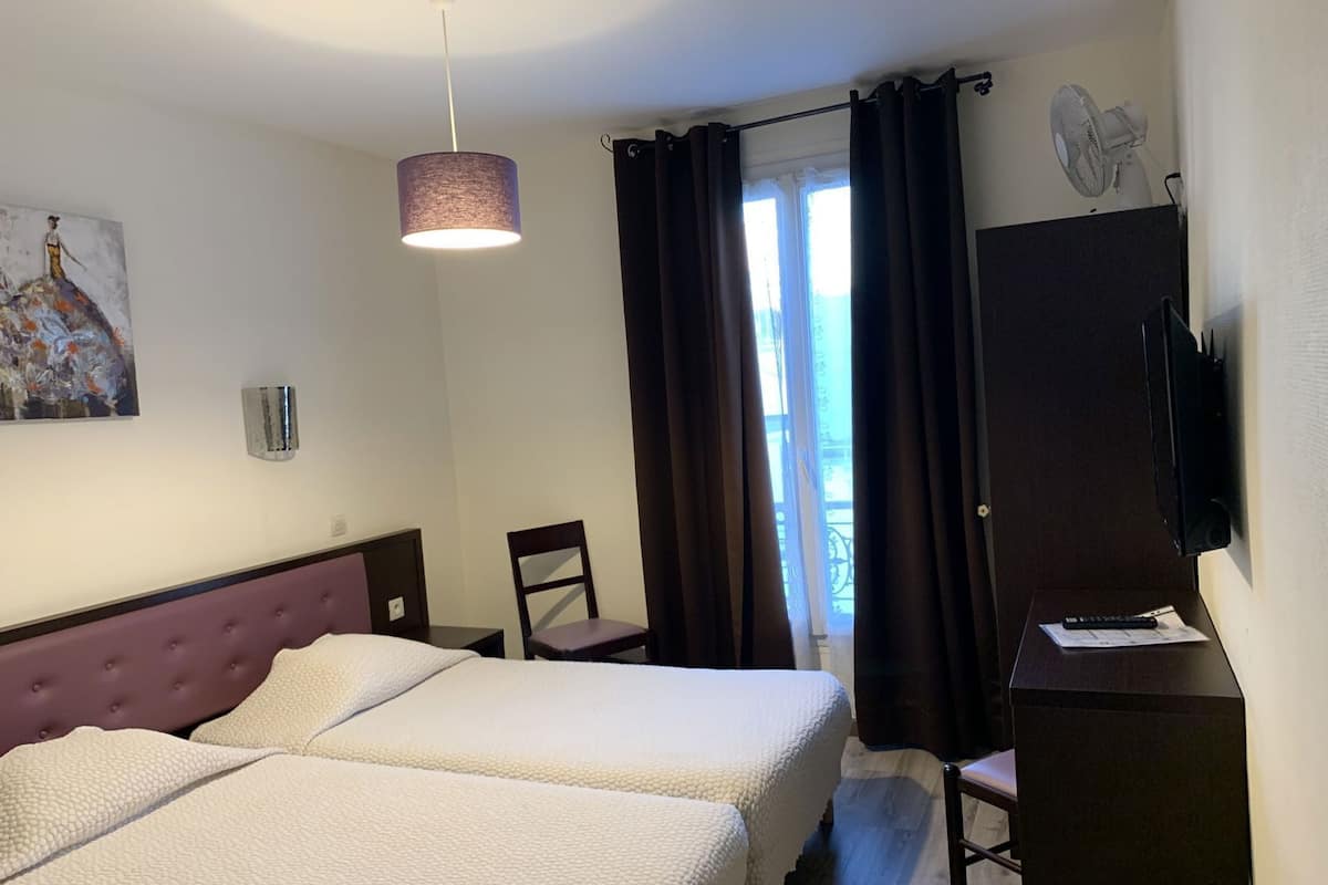 Free WiFi, bed sheets