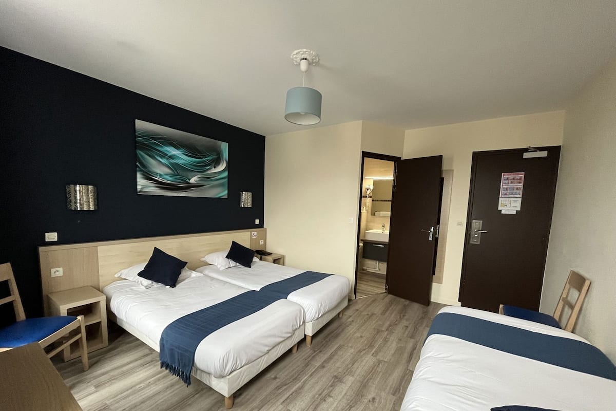 Free WiFi, bed sheets