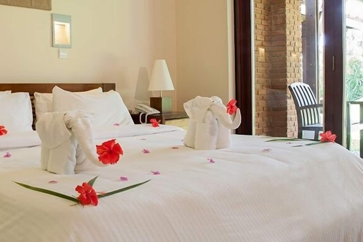 Suite | Free minibar items, in-room safe, bed sheets