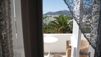 Habitación panorámica, 1 habitación, vista parcial al mar | Vista del balcón