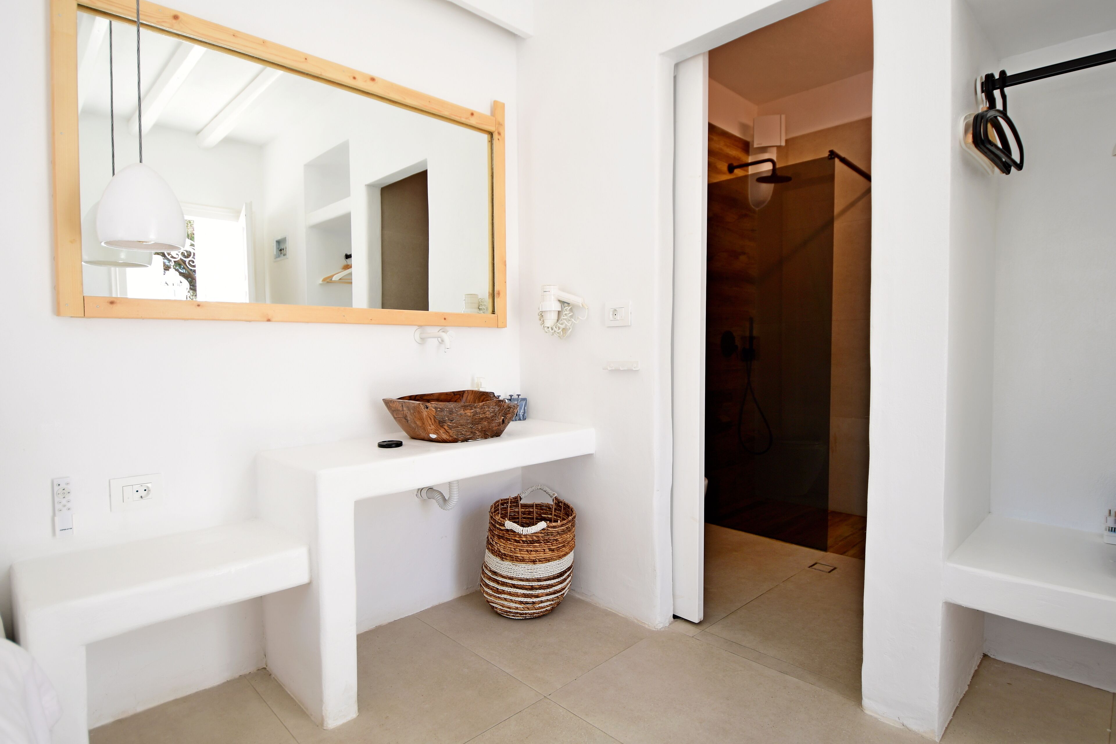 egyptian cotton sheets, premium bedding, pillow-top beds, in-room safe