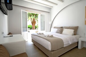 Egyptian cotton sheets, premium bedding, pillowtop beds, in-room safe