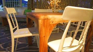 Free daily full breakfast