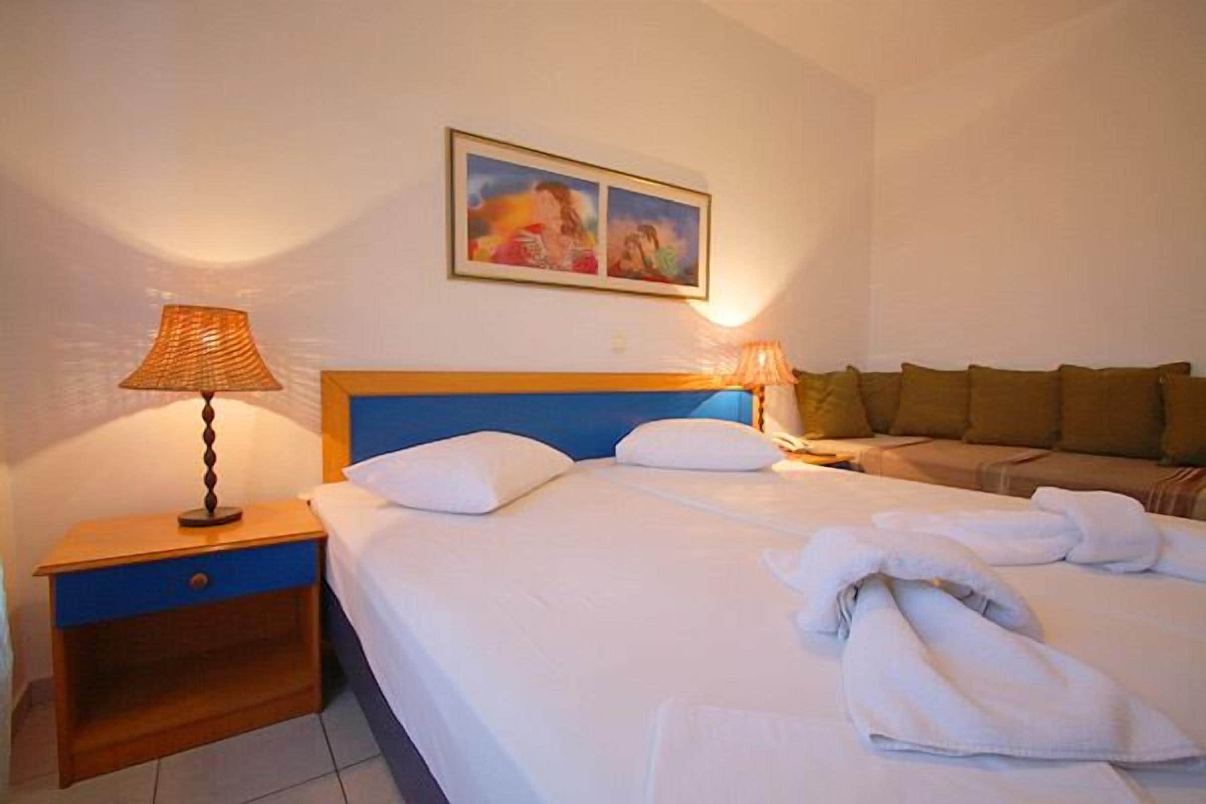 egyptian cotton sheets, premium bedding, pillow-top beds, in-room safe