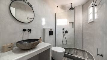 Superior-Doppelzimmer | Badezimmer | Dusche, kostenlose Toilettenartikel, Haartrockner, Hausschuhe