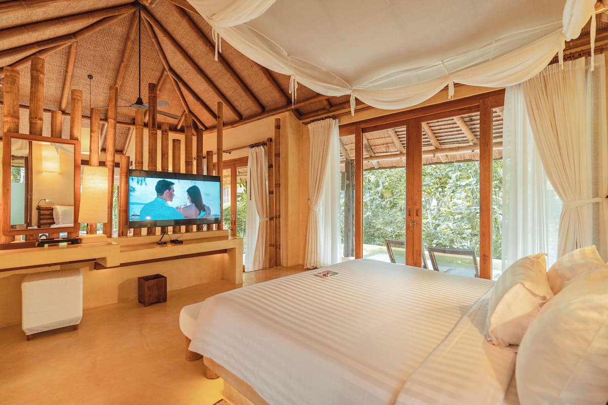 grand pool villa | premium bedding, in-room safe, desk, laptop workspace