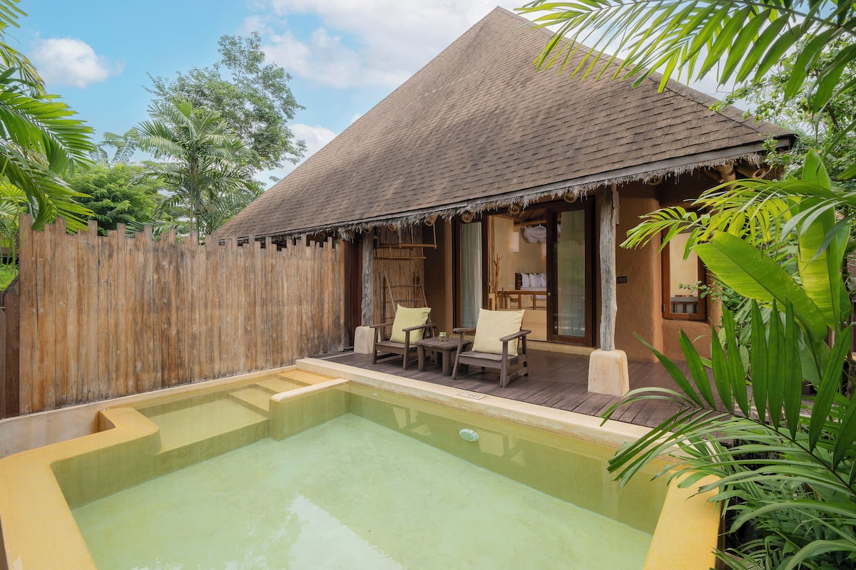 Deluxe Pool Villa | Garden view