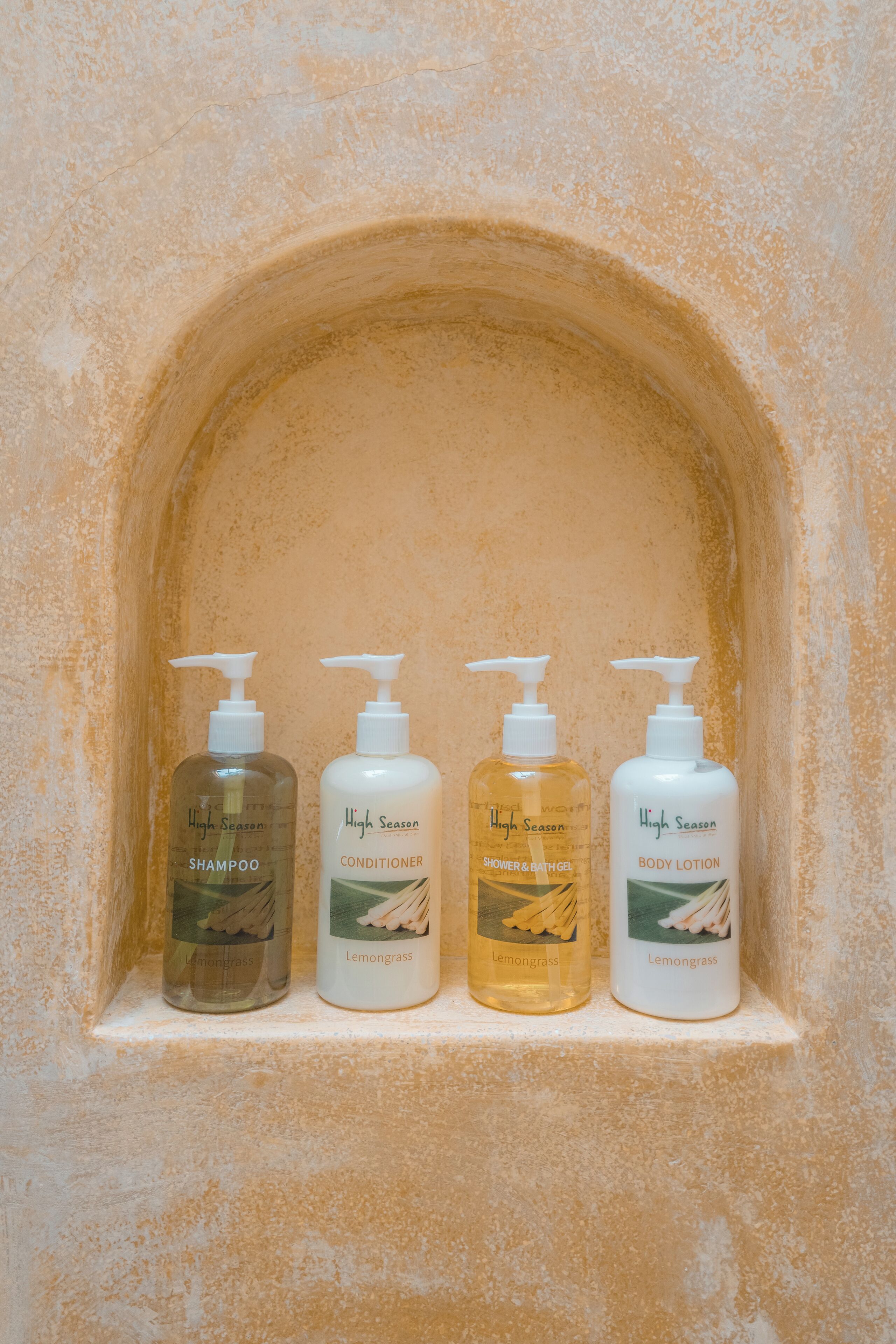 separate bathtub and shower, deep-soaking bathtub, rainfall showerhead