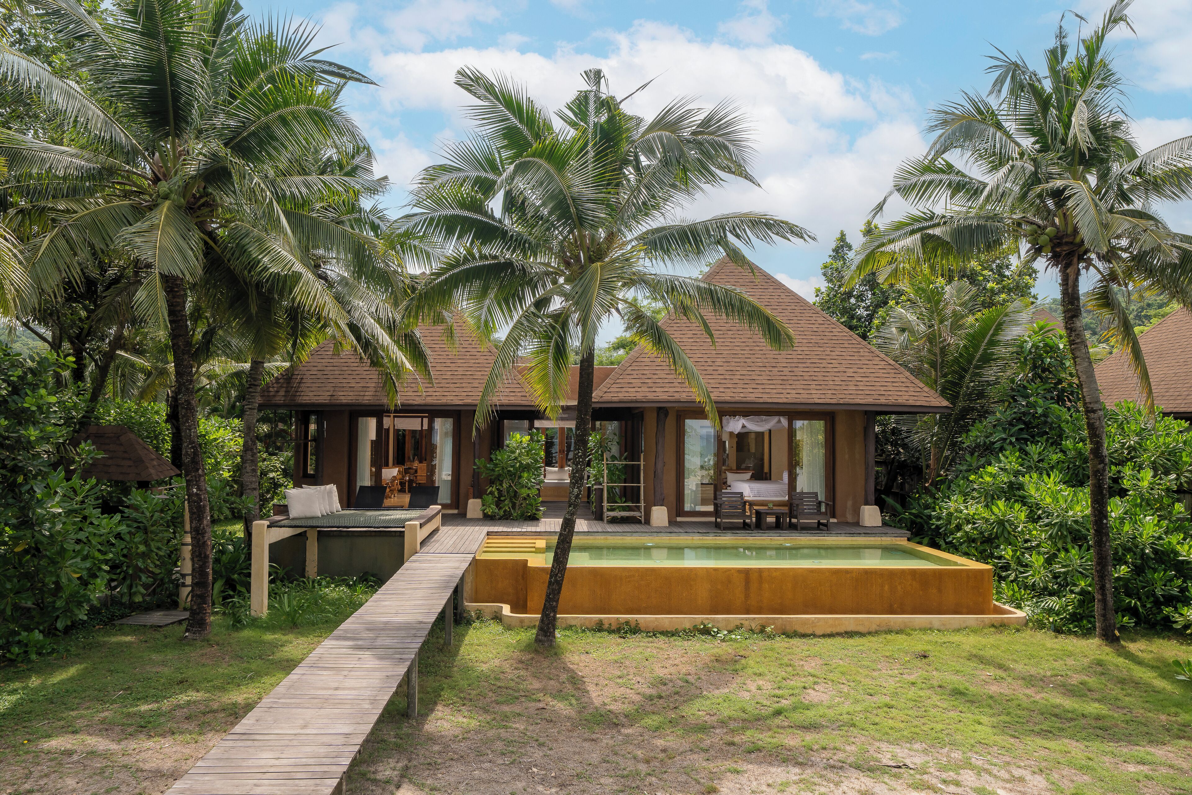 Beachfront Suite Pool Villa | ลานระเบียง/นอกชาน