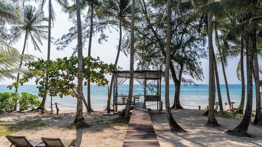 High Season Pool Villa & Spa