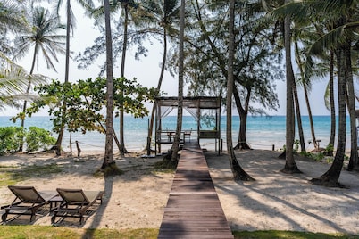 High Season Pool Villa & Spa