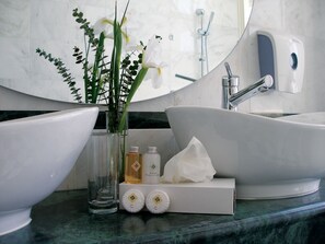 Free toiletries, hair dryer, bathrobes, slippers - Colony Hotel Haifa (Haifa)