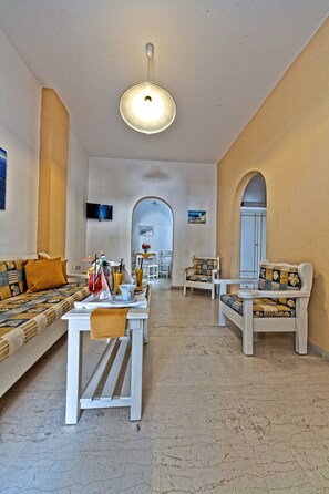 Apartment (Maisonette) | Living area | LCD TV - Sellada Apartments (Santorini)
