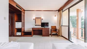 Habitación doble superior | Caja de seguridad en la habitación y escritorio
