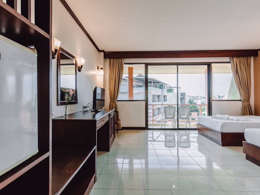 Superior Double Room | In-room safe, desk, laptop workspace, blackout drapes