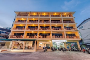 Front of property - Bauman Ville Hotel (Patong)
