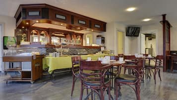 Free daily buffet breakfast