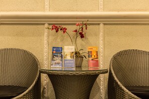 Interior detail - Sam's Lodge (Bangkok)