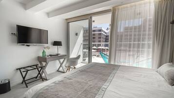 Design Room | Hypo-allergenic bedding available, minibar, in-room safe