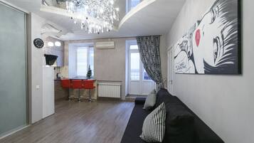 Apartemen Comfort, 1 kamar tidur, balkon | Area keluarga | TV