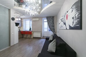 Apartamento conforto, 1 quarto, sacada | Área de estar | TV