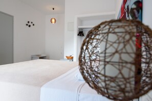 Standaard kamer | Een kluis op de kamer, een strijkplank/strijkijzer, gratis wifi