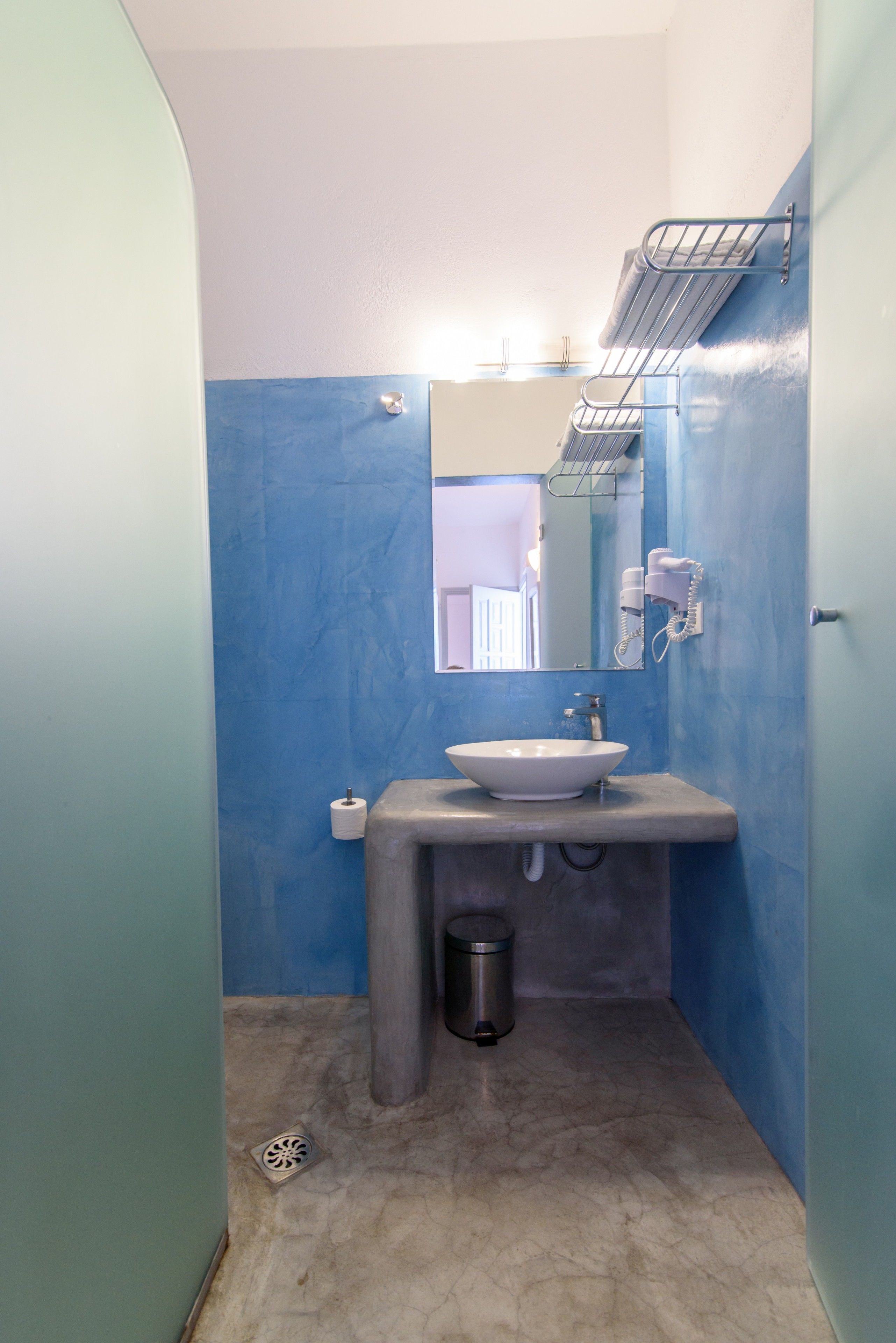 suite | bathroom | shower, free toiletries, hair dryer, towels