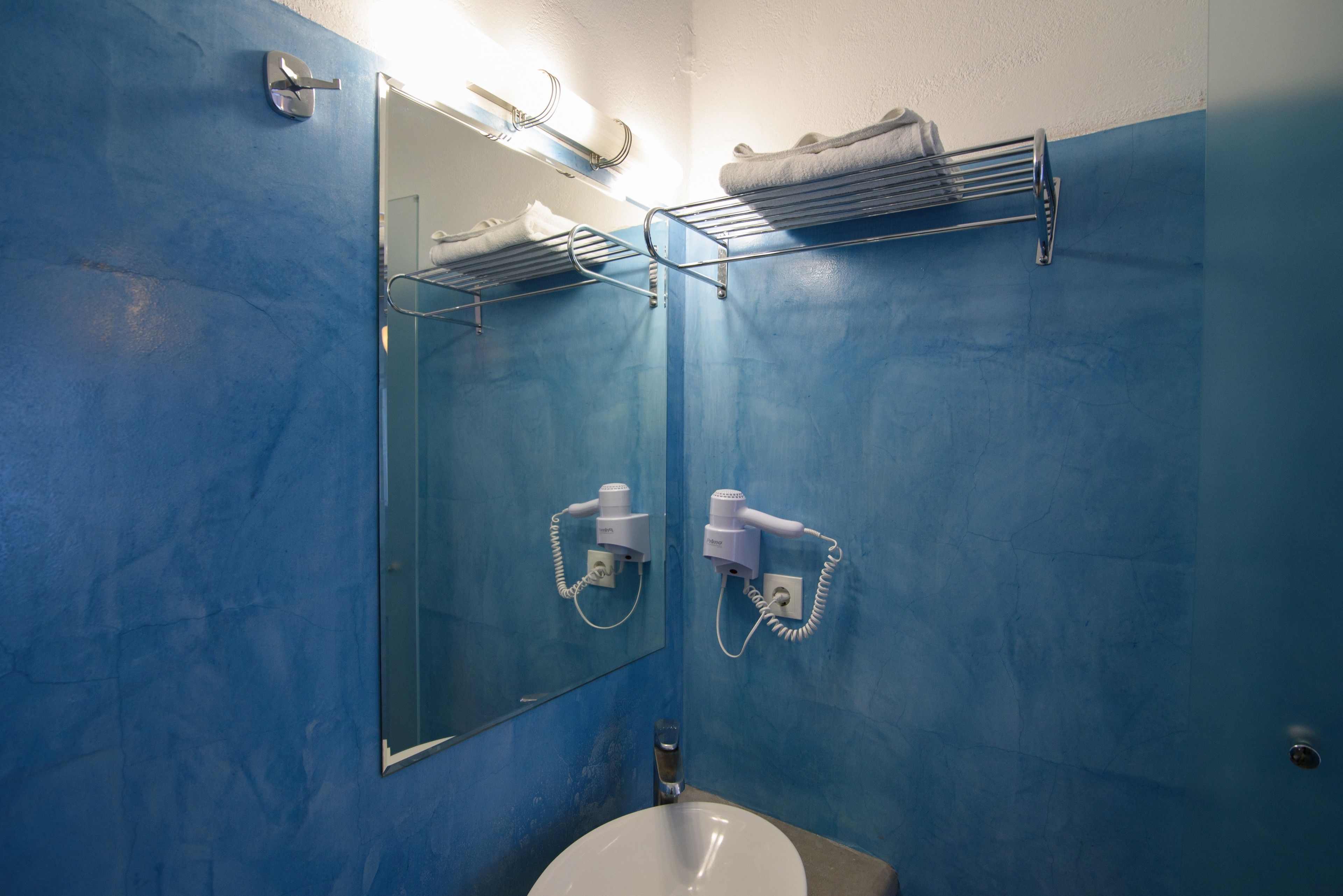 suite | bathroom | shower, free toiletries, hair dryer, towels
