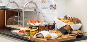 Petit déjeuner buffet servi tous les jours en supplément
